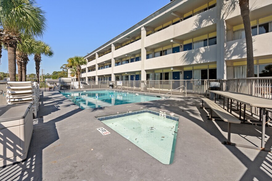 806 S Ocean Blvd, Myrtle Beach, SC à vendre - Photo du bâtiment - Image 2 de 23