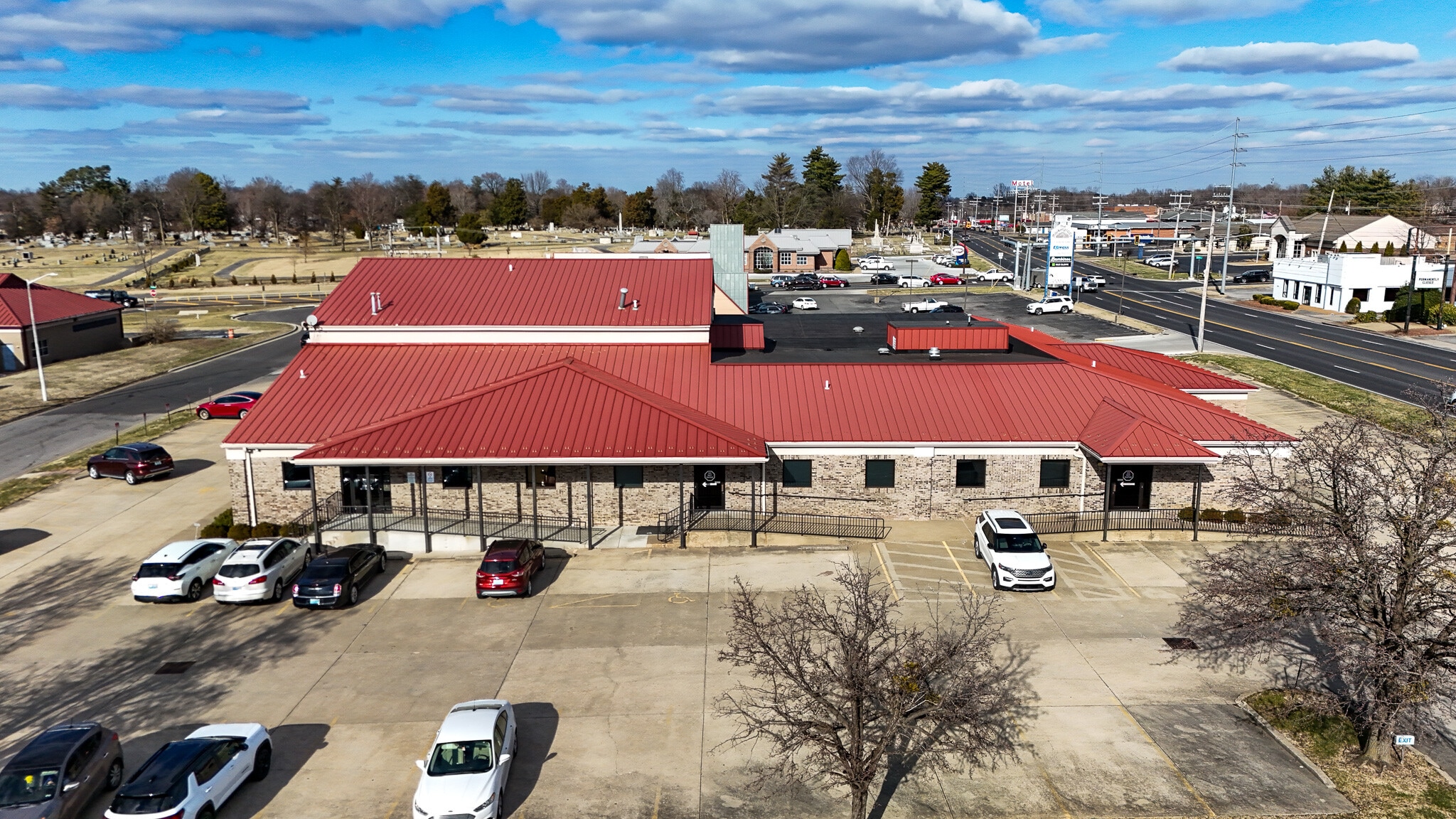 2831 Lone Oak Rd, Paducah, KY for sale Primary Photo- Image 1 of 12