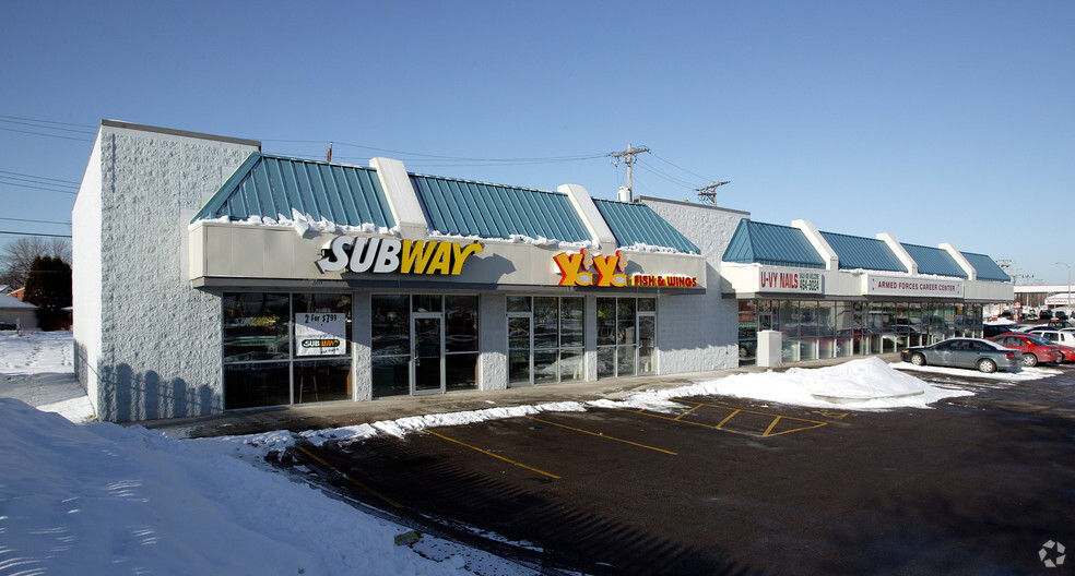 8329-8349 W Appleton Ave, Milwaukee, WI for lease - Building Photo - Image 3 of 10
