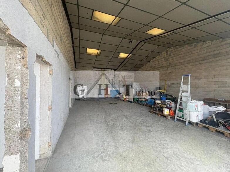 Industrial in Réau for lease - Interior Photo - Image 2 of 4