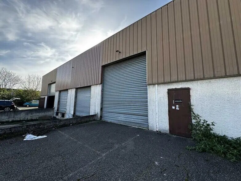 Flex dans Vaulx-en-Velin à louer - Photo du bâtiment - Image 1 de 5