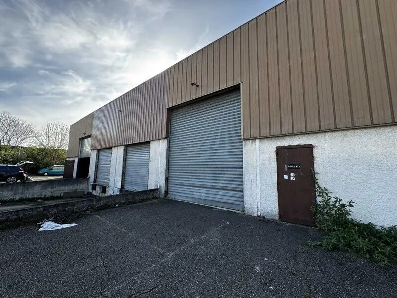 Flex in Vaulx-en-Velin for lease Building Photo- Image 1 of 6