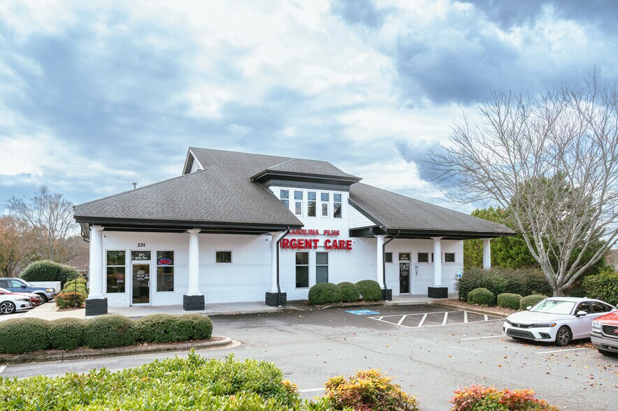 231 S Herlong Ave, Rock Hill, SC à louer - Photo du bâtiment - Image 3 de 9