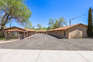 Cascade Motel - Parking Garage