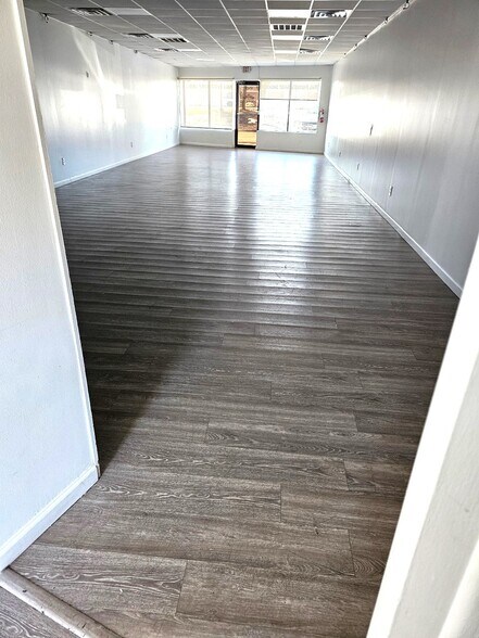 6594 N Wayne Rd, Westland, MI à louer - Photo du bâtiment - Image 2 de 15