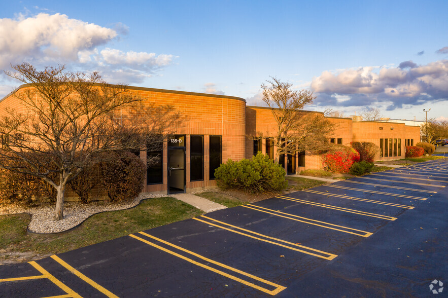 135 E St. Charles Rd, Carol Stream, IL for sale - Building Photo - Image 1 of 1