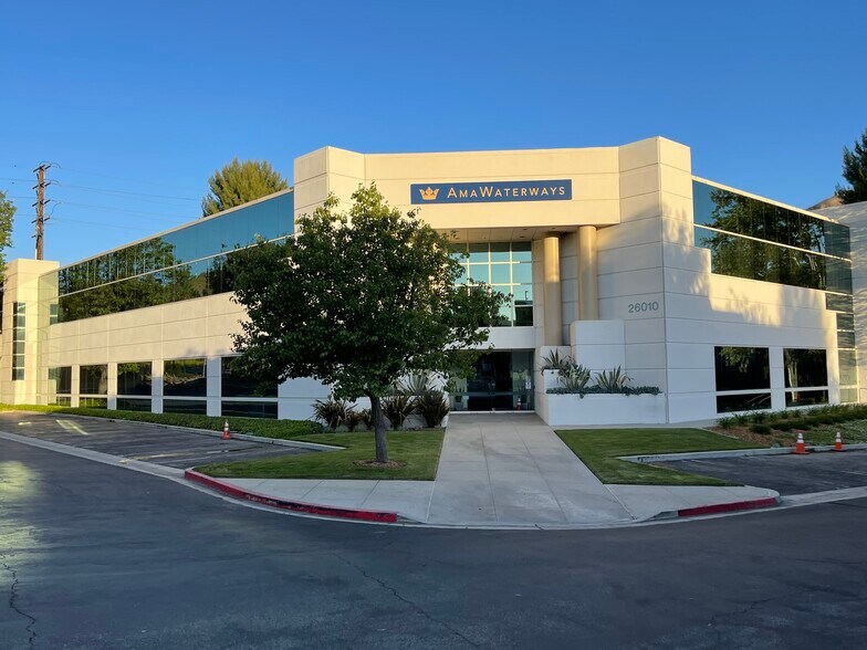 26010 Mureau Rd, Calabasas, CA à louer - Photo du bâtiment - Image 2 de 23