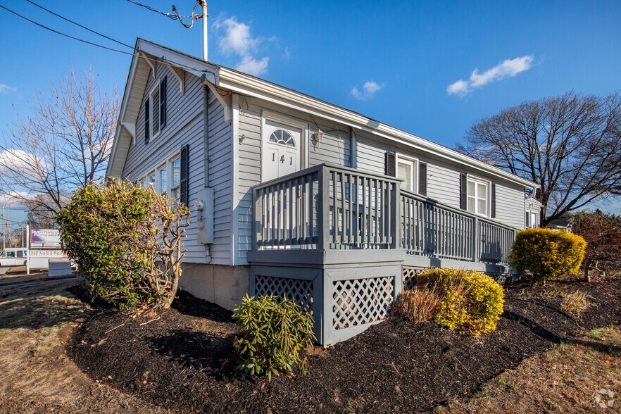 141 Waverly Ave, Patchogue, NY à vendre - Photo du bâtiment - Image 2 de 20
