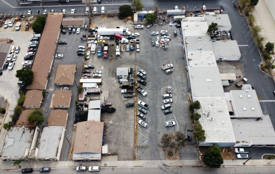 Multi-Tenant Industrial Portfolio portfolio of 2 properties for sale on LoopNet.ca - Building Photo - Image 1 of 9