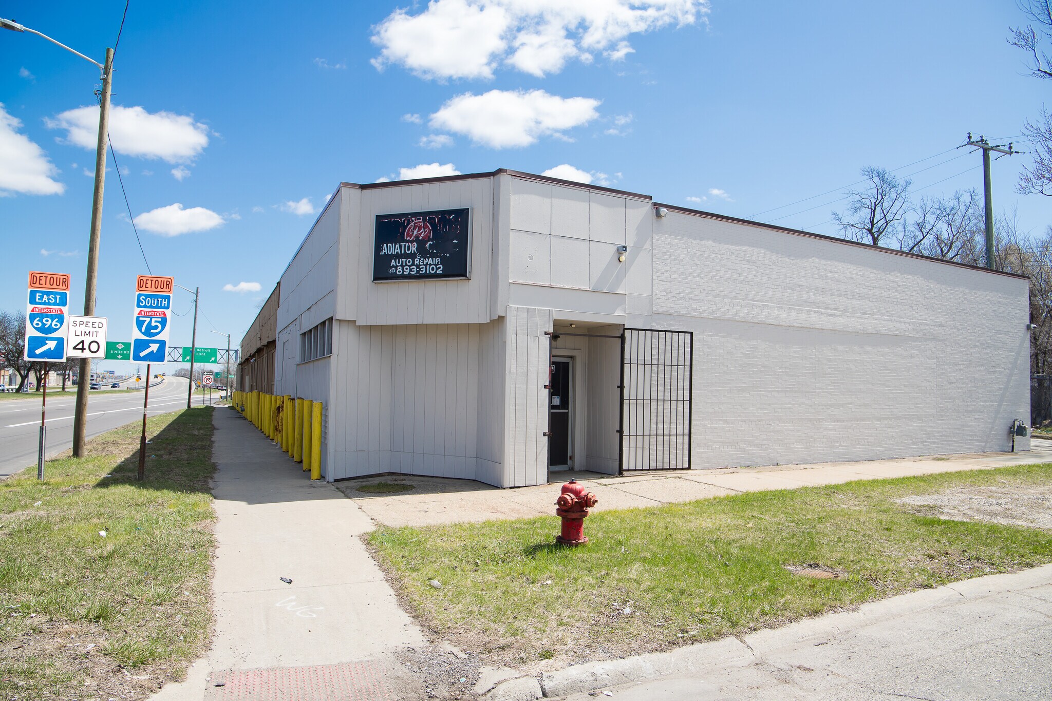 300 E 8 Mile Rd, Detroit, MI à vendre Photo principale- Image 1 de 1