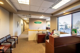 705-775 SW Bonnett Way, Bend, OR à louer Photo du bâtiment- Image 2 de 24