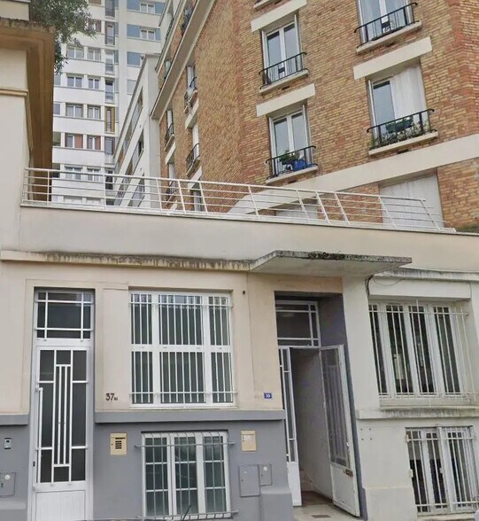 Office in Boulogne-Billancourt for lease - Building Photo - Image 1 of 9