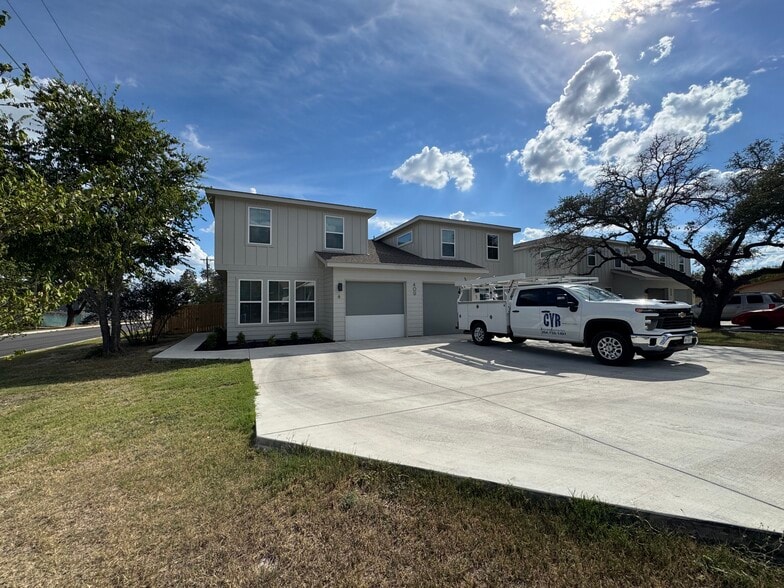 409 E Brier Ln, Burnet, TX à vendre - Photo du bâtiment - Image 2 de 6