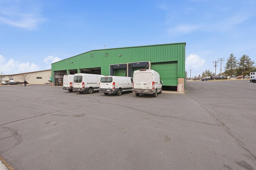 273 SE 9th St, Bend, OR for lease - Building Photo - Image 2 of 6
