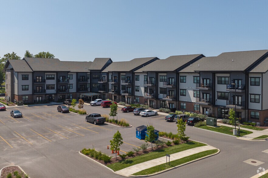 200 Jr Achievement Dr, Elkhart, IN à louer - Photo du bâtiment - Image 2 de 36
