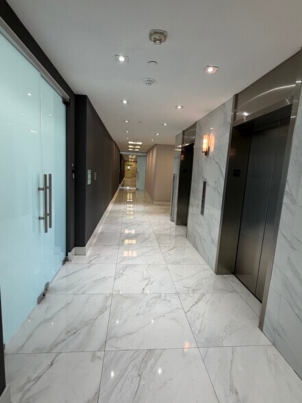 150 SE 2nd Ave, Miami, FL à louer - Photo intérieure - Image 3 de 18
