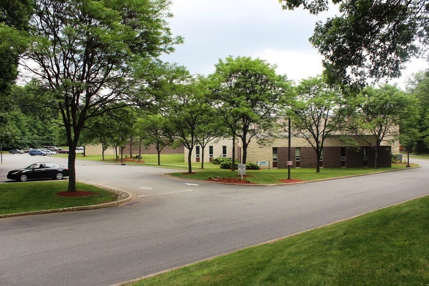 181 E Halsey Rd, Parsippany, NJ à louer - Photo du bâtiment - Image 3 de 16