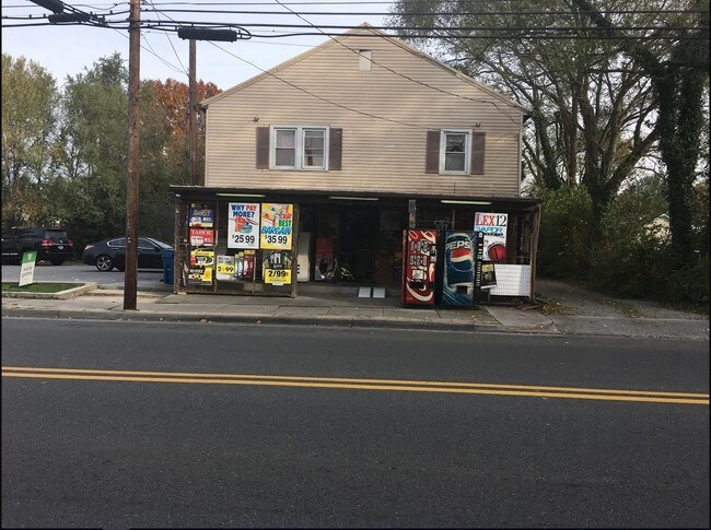 More details for 304 N Buckmarsh St, Berryville, VA - Retail for Sale