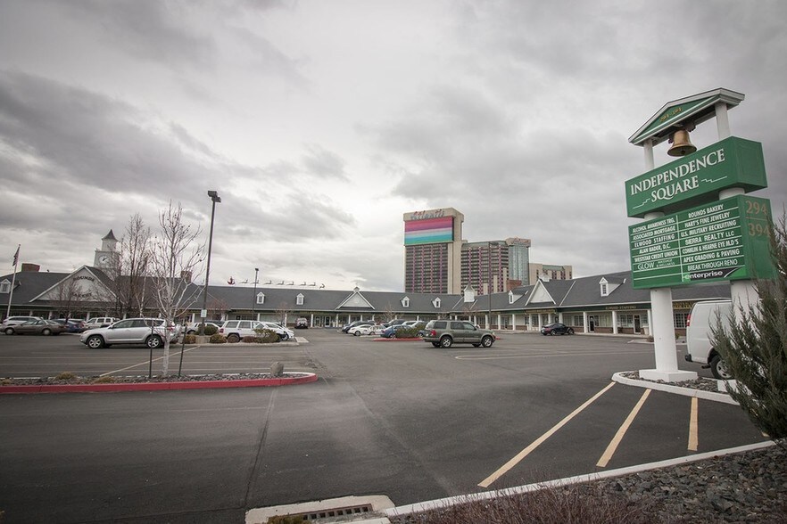 290-294 E Moana Ln, Reno, NV à louer - Photo du bâtiment - Image 2 de 5