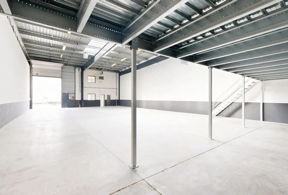 Flex in Bezons for lease Building Photo- Image 1 of 12