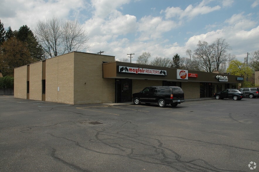 16325-16349 Middlebelt Rd, Livonia, MI for lease - Building Photo - Image 2 of 8