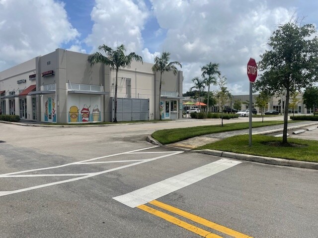 9610 Stirling Rd, Hollywood, FL à vendre - Photo du bâtiment - Image 3 de 8