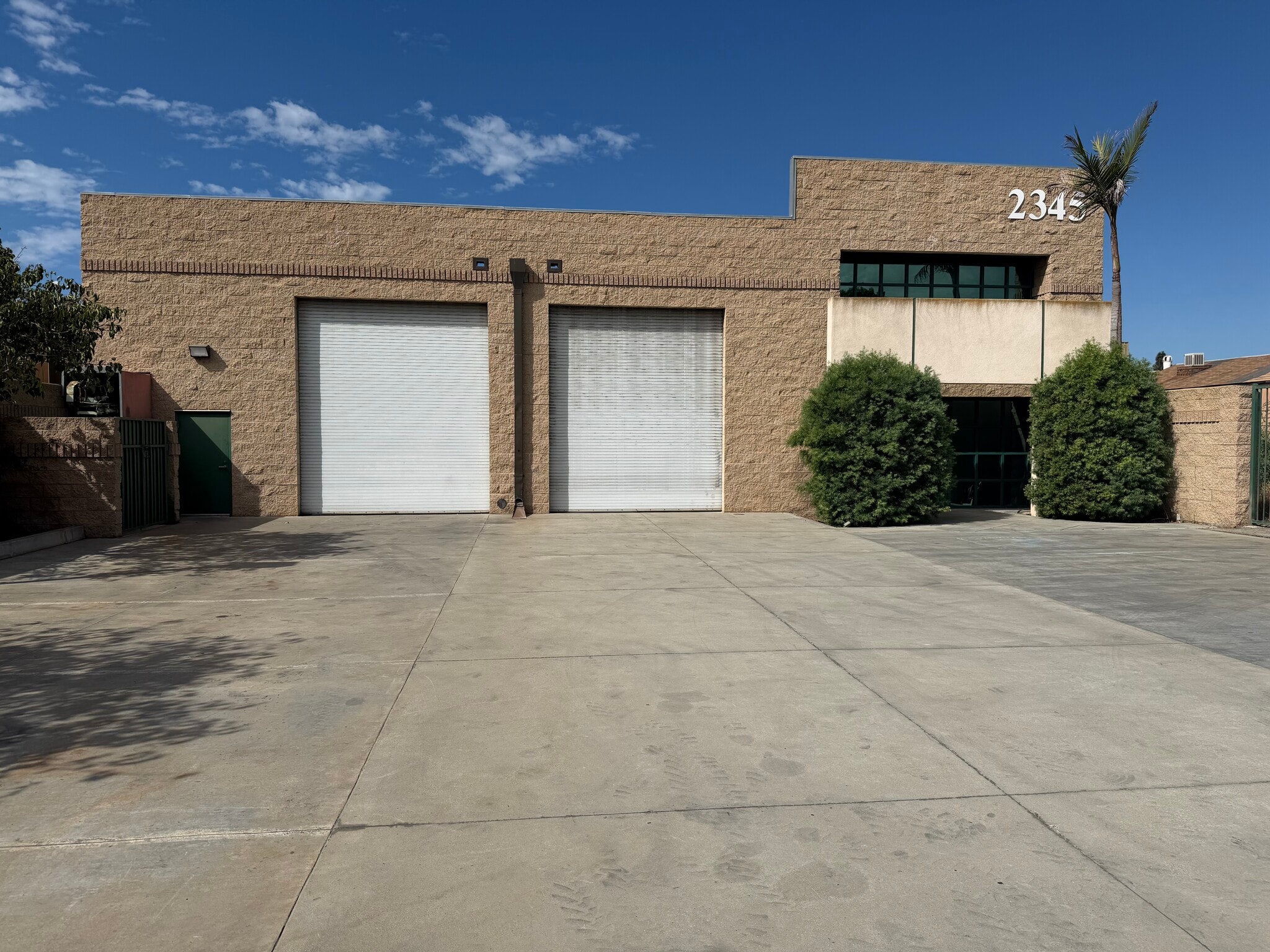 2345 Walnut Ave, Signal Hill, CA for lease Building Photo- Image 1 of 9