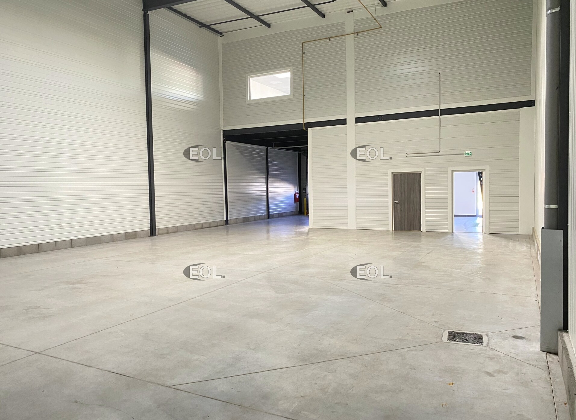 Flex in Saint-Priest for lease Interior Photo- Image 1 of 3