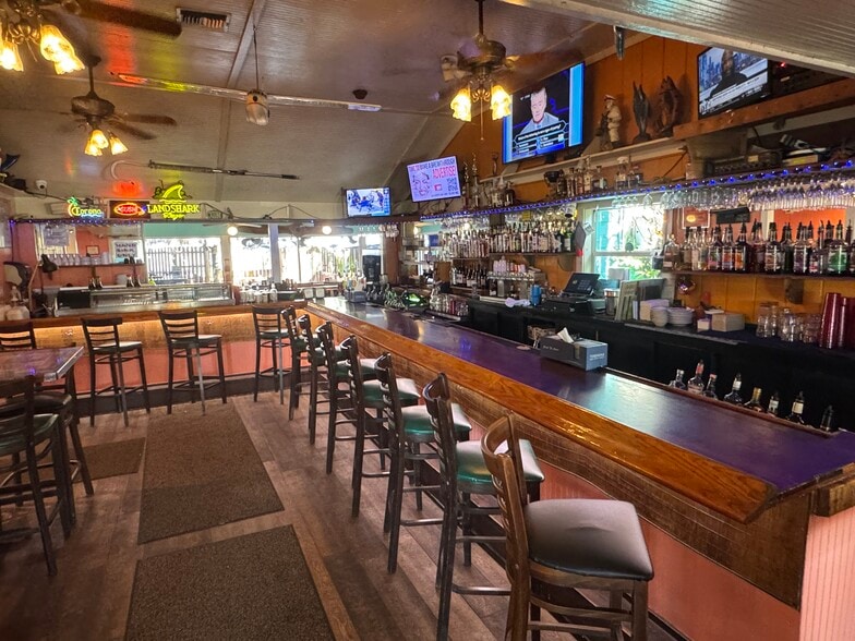 1023 Florida Ave, Palm Harbor, FL for sale - Building Photo - Image 3 of 9