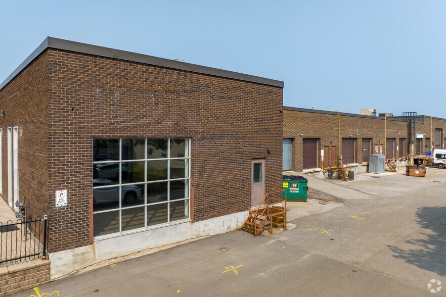 44 Fasken Dr, Toronto, ON for lease - Building Photo - Image 3 of 5