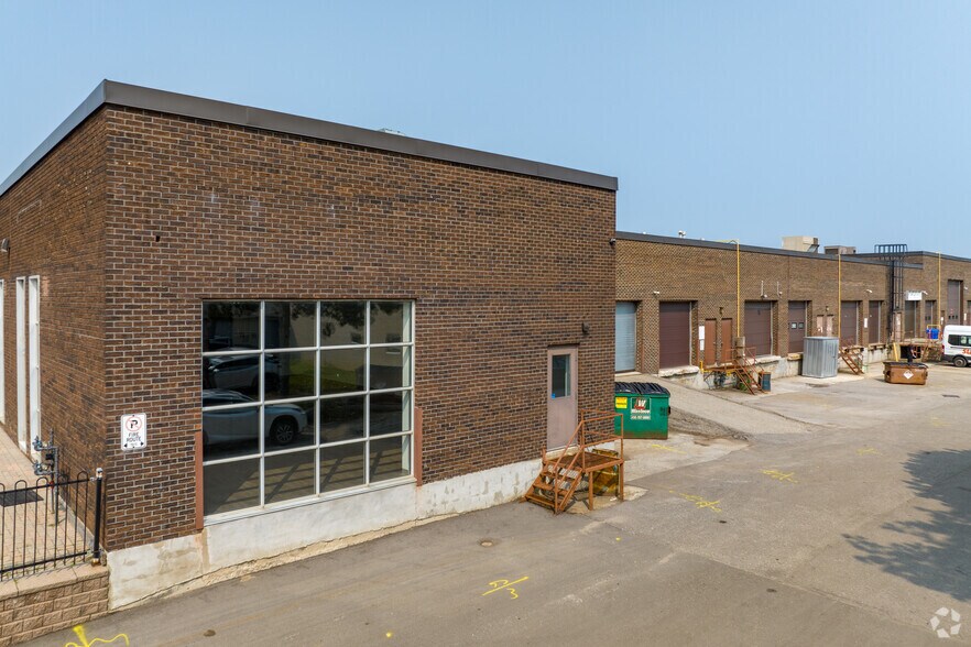 44 Fasken Dr, Toronto, ON à louer - Photo du bâtiment - Image 3 de 5
