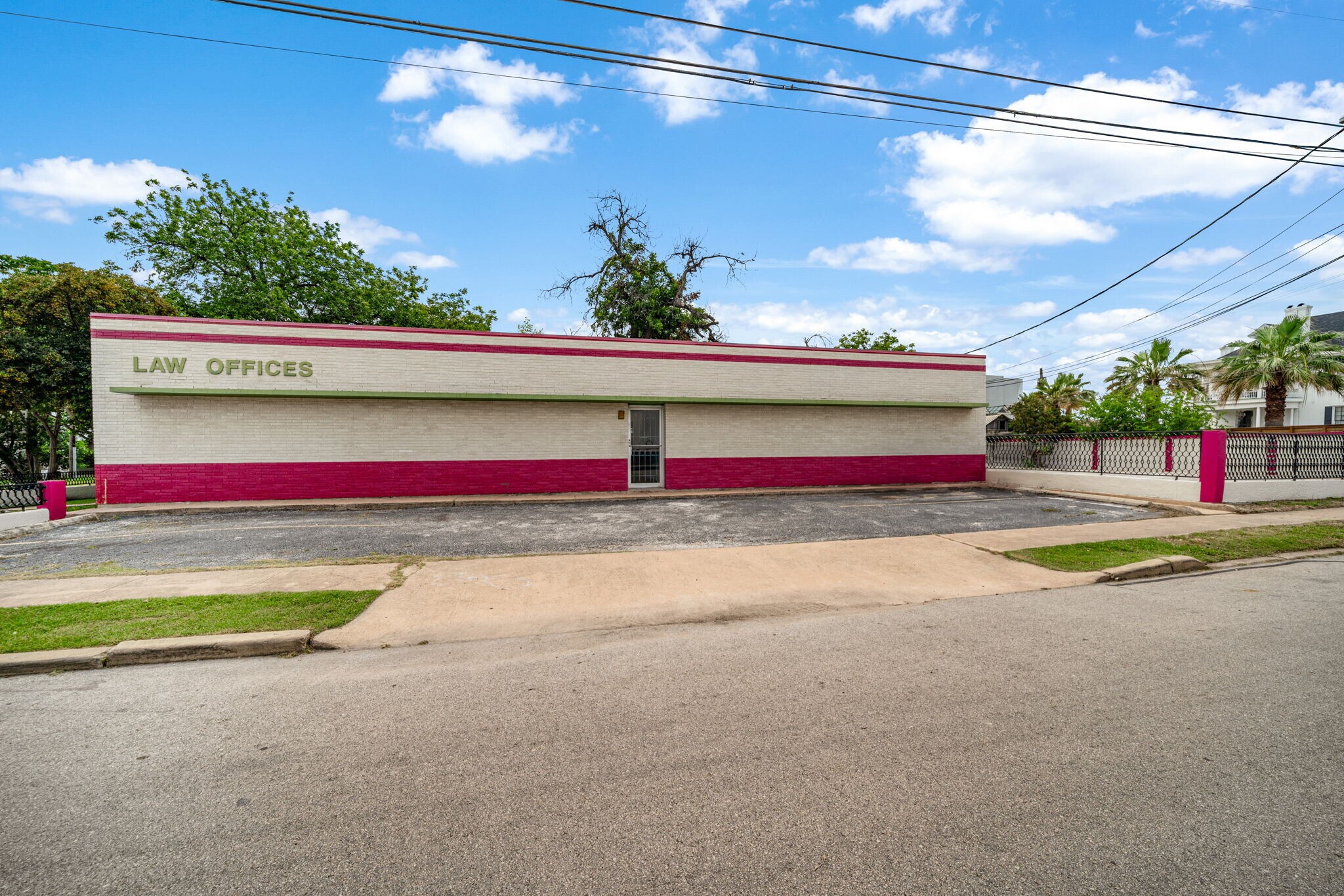 201 W Poplar St, San Antonio, TX à vendre Photo du bâtiment- Image 1 de 43