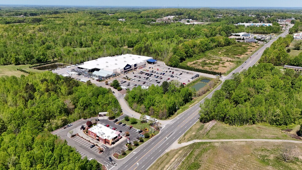 1950 Durham Rd, Roxboro, NC à louer - Photo du bâtiment - Image 3 de 4