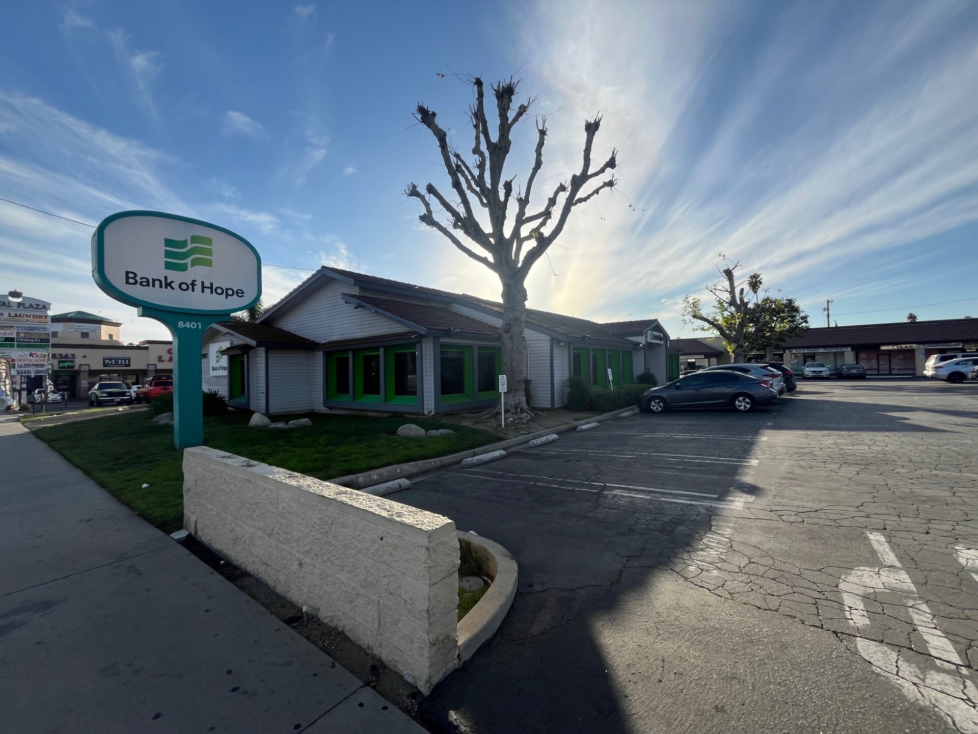 8401-8425 Reseda Blvd, Northridge, CA for lease Primary Photo- Image 1 of 5