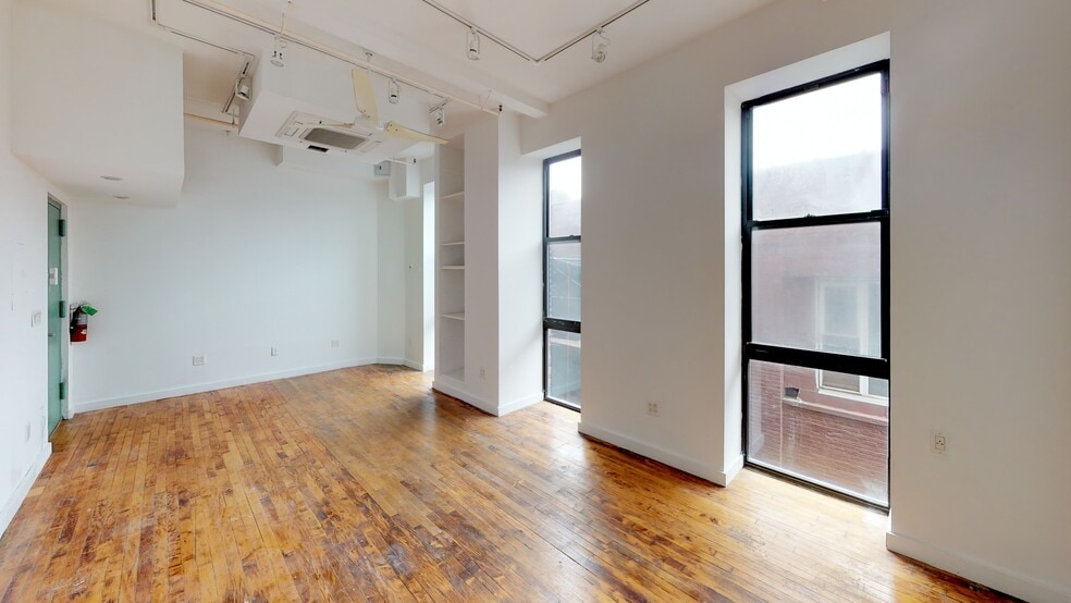649 Morgan Ave, Brooklyn, NY for lease - Building Photo - Image 2 of 9