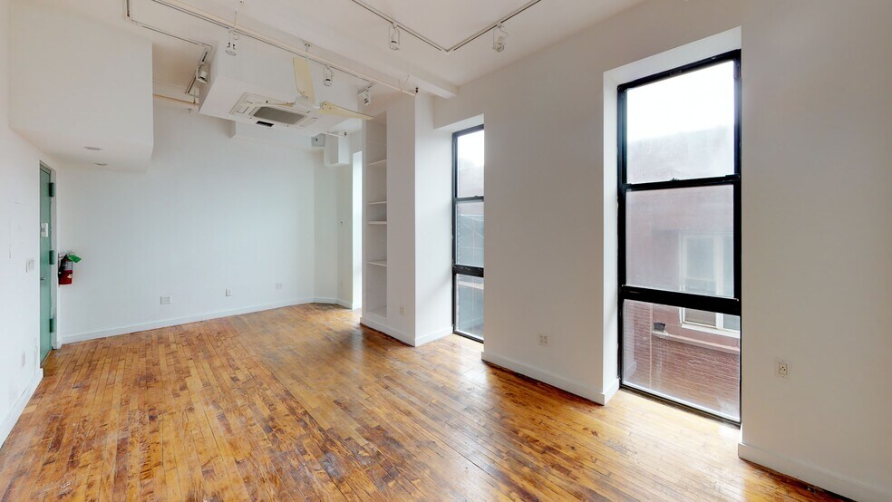 649 Morgan Ave, Brooklyn, NY à louer - Photo du bâtiment - Image 2 de 9
