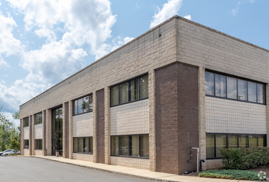 2186 N Rt 27, North Brunswick, NJ à louer - Photo du bâtiment - Image 2 de 7