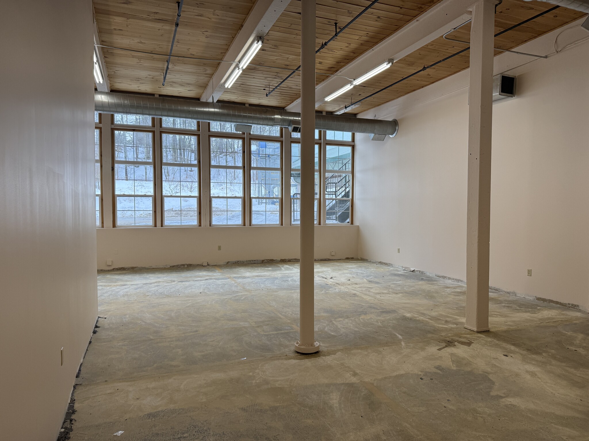 2 Shaker Rd, Shirley, MA for lease Interior Photo- Image 1 of 2