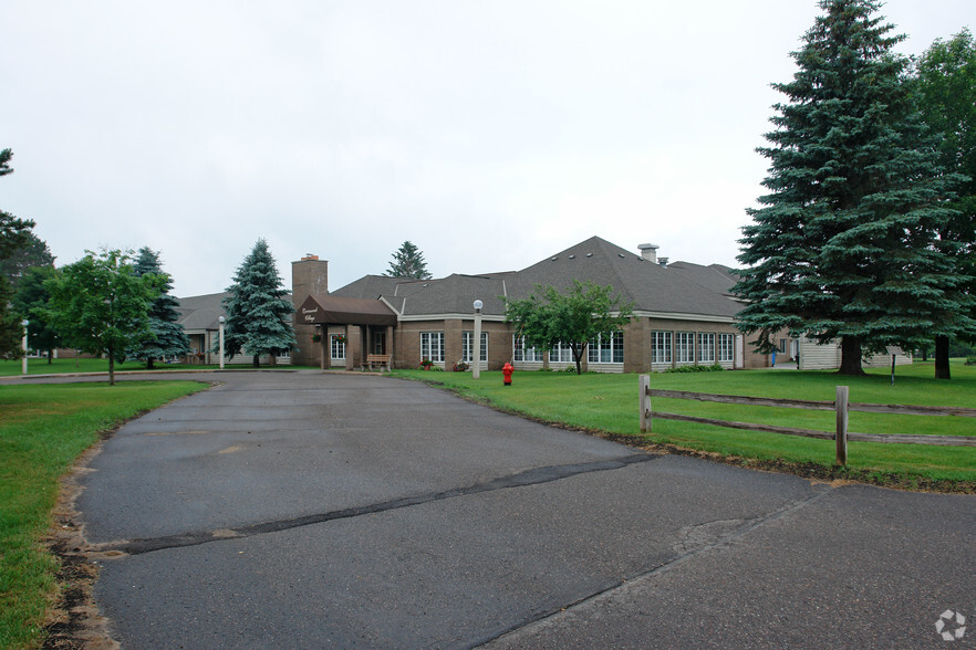 909 Dellwood St S, Cambridge, MN for sale - Primary Photo - Image 1 of 1