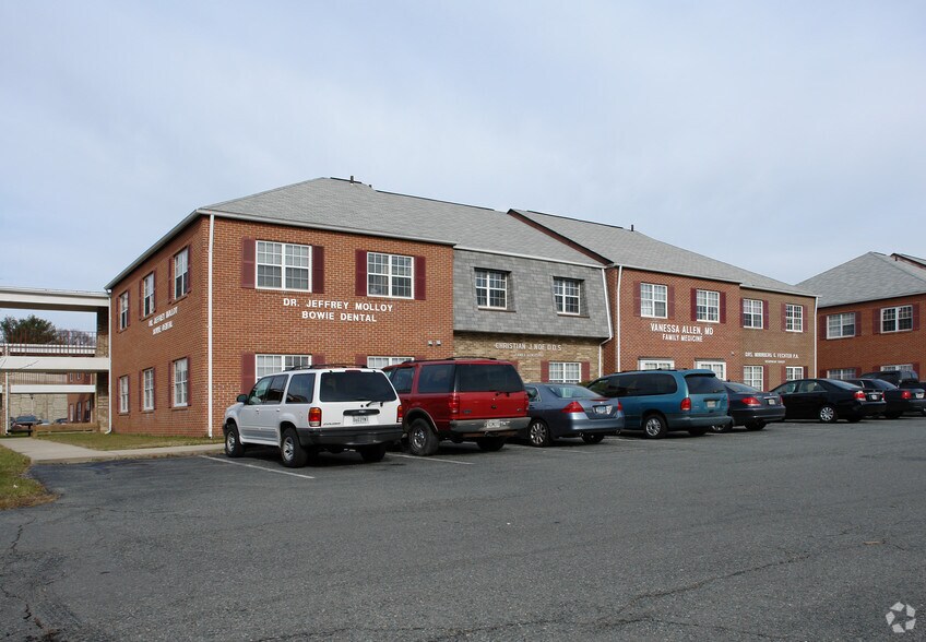 14300 Gallant Fox Ln, Bowie, MD à vendre - Photo du bâtiment - Image 3 de 60
