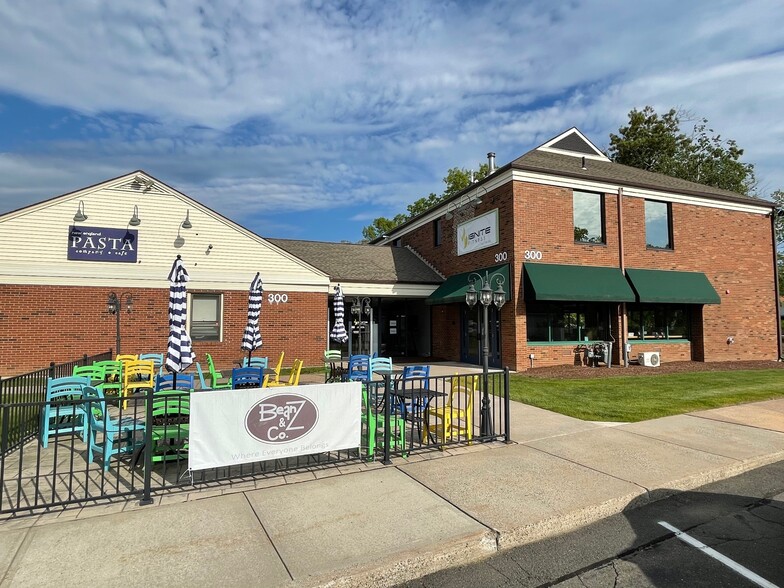 300 W Main St, Avon, CT for lease - Primary Photo - Image 1 of 12