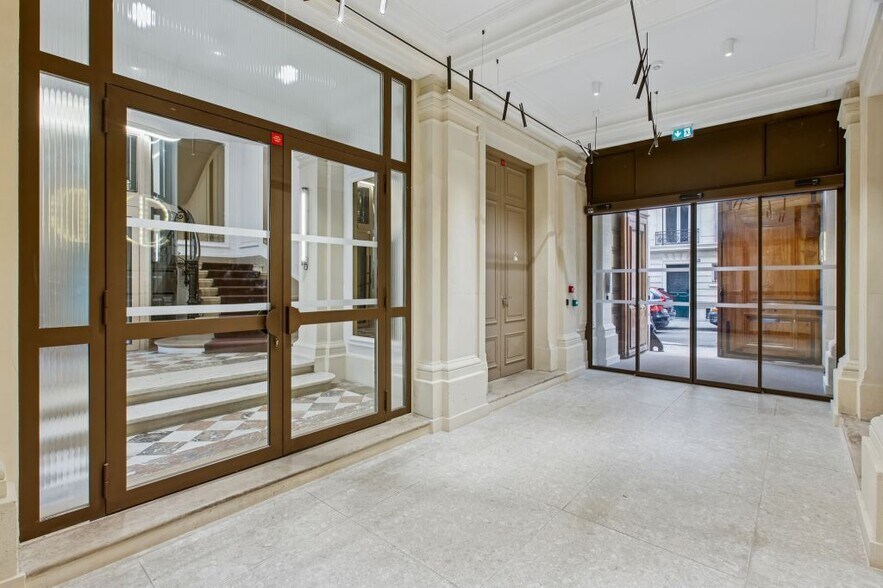 90 Rue De Miromesnil, Paris for lease - Lobby - Image 2 of 9