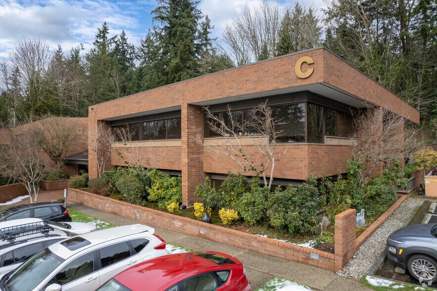 2330 130th Ave NE, Bellevue, WA à vendre - Photo du bâtiment - Image 2 de 5