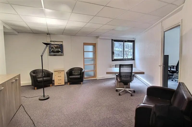 Office in Paris for lease Interior Photo- Image 1 of 6