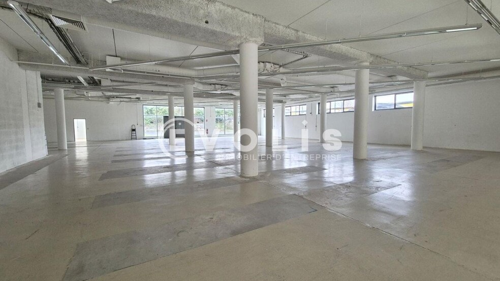 Flex in Villiers-sur-Marne for lease - Interior Photo - Image 3 of 21
