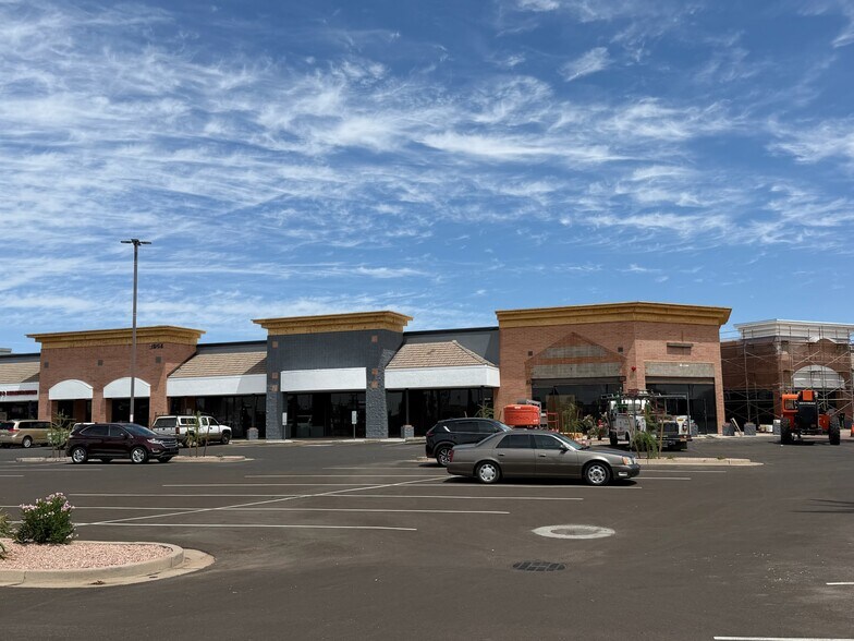 2055 N Alma School Rd, Chandler, AZ à louer - Photo du bâtiment - Image 3 de 42