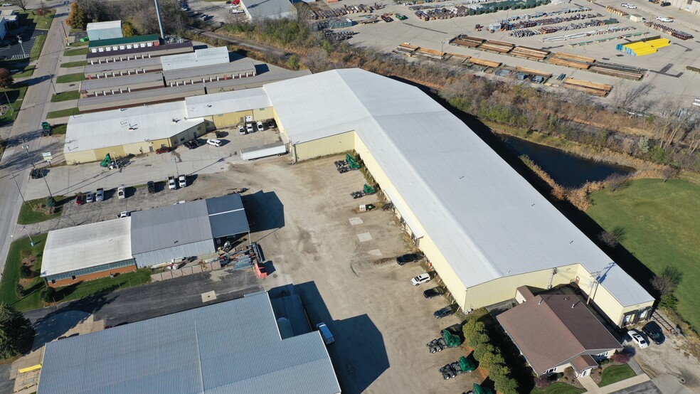 1005 S Perkins St, Appleton, WI for lease - Building Photo - Image 1 of 10