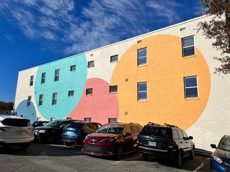 235 E Ponce de Leon Ave, Decatur, GA à louer - Photo du bâtiment - Image 3 de 7