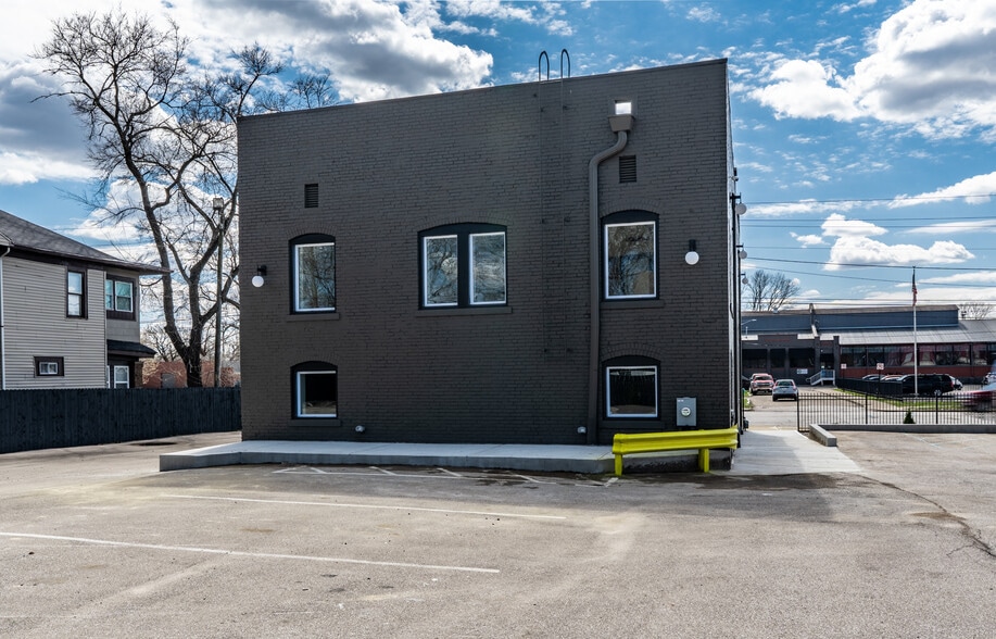 2506 E Washington St, Indianapolis, IN for lease - Building Photo - Image 2 of 47