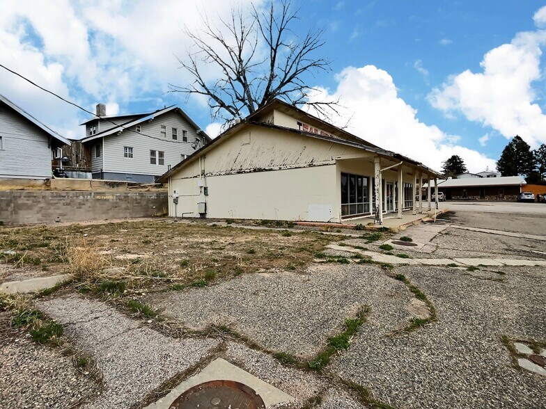 105 W 7th St, Lusk, WY à vendre - Photo du bâtiment - Image 2 de 7